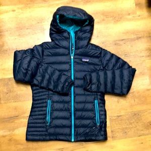 Patagonia women’s down sweater jacket with hood size small. Excellent condition
